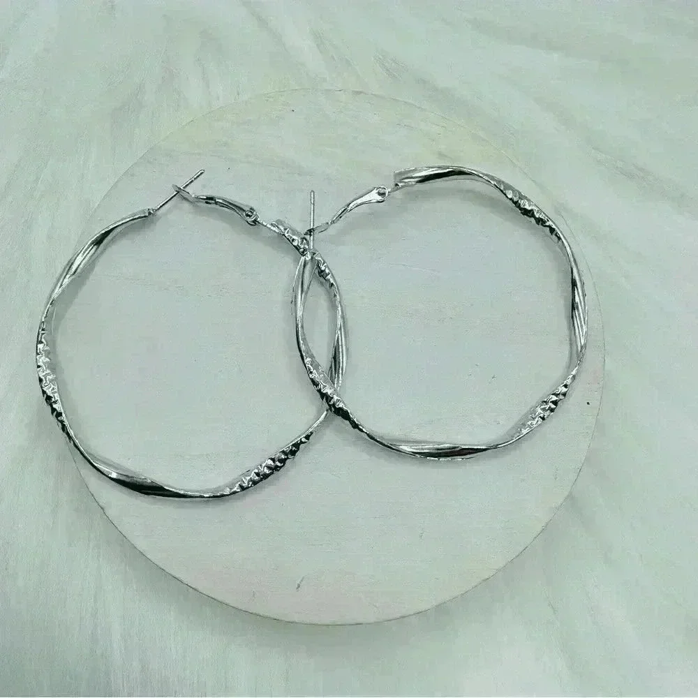 Women's Twisted Circle Design Hoop Earrings